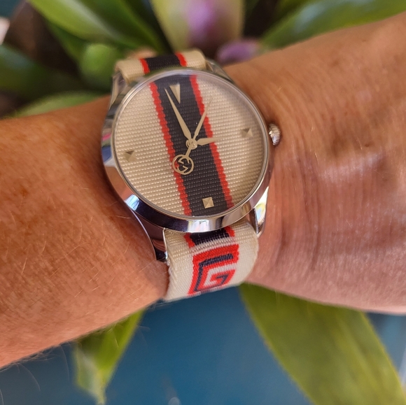 SALE! GUCCI LUXURY STAINLESS STEEL SIGNATURE G WATCH ⌚️ - Picture 6 of 12